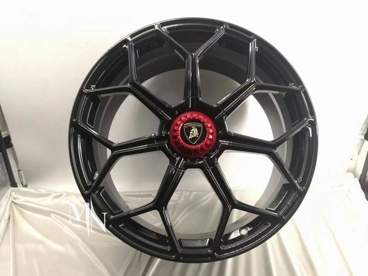 I raggi Monoblock di CenterLock Y hanno forgiato le ruote per Lamborghini Aventador SVJ