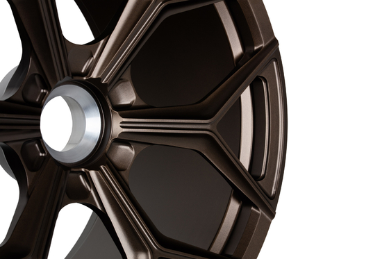 I raggi Monoblock di CenterLock Y hanno forgiato le ruote per Lamborghini Aventador SVJ