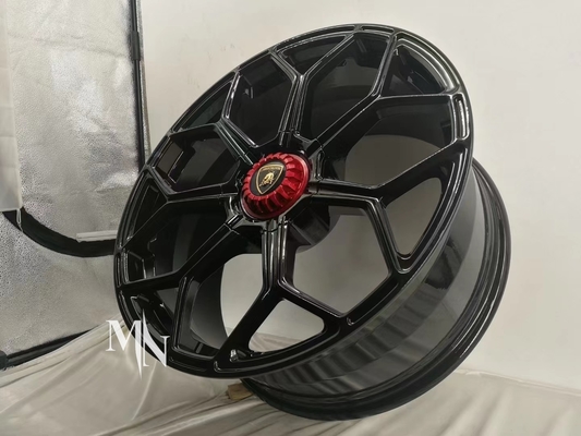 I raggi Monoblock di CenterLock Y hanno forgiato le ruote per Lamborghini Aventador SVJ