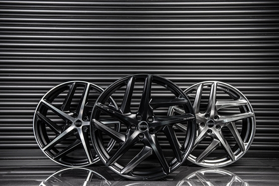 Lo SPORT Monoblock Khan di RANGE ROVER SCRIVE a 52 ruote forgiate RS 23&quot; a macchina
