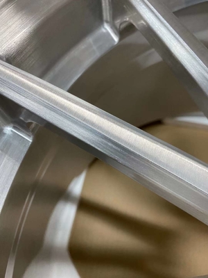 L'argento spazzolato Vossen VFS-2 ha forgiato le ruote per BMW E93 M3