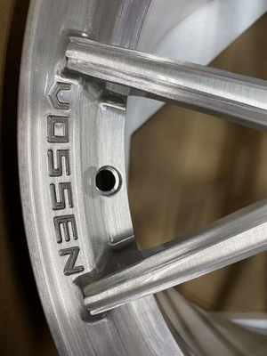 L'argento spazzolato Vossen VFS-2 ha forgiato le ruote per BMW E93 M3