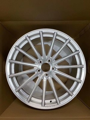 L'argento spazzolato Vossen VFS-2 ha forgiato le ruote per BMW E93 M3
