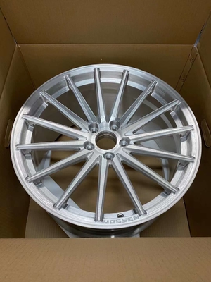 L'argento spazzolato Vossen VFS-2 ha forgiato le ruote per BMW E93 M3