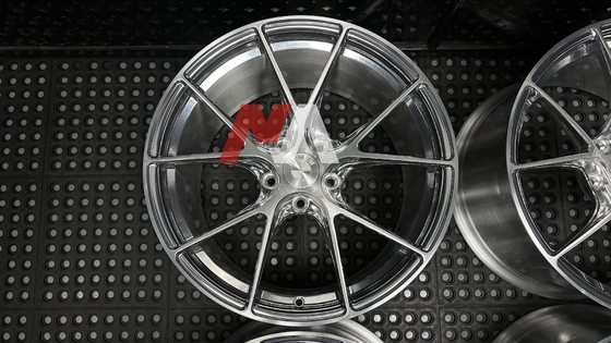Cerchi BMW Forgiati Argento Lucido con Superficie Spazzolata Per F87 F80 F82 F90 M2 M3 M4 M5