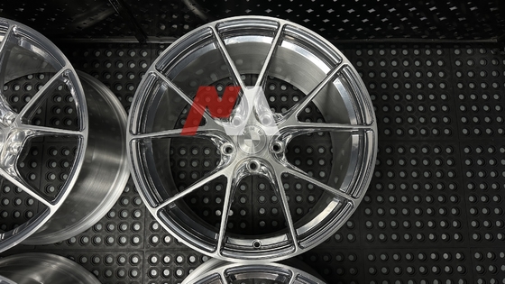 Cerchi BMW Forgiati Argento Lucido con Superficie Spazzolata Per F87 F80 F82 F90 M2 M3 M4 M5