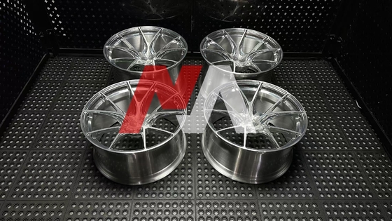 Cerchi BMW Forgiati Argento Lucido con Superficie Spazzolata Per F87 F80 F82 F90 M2 M3 M4 M5