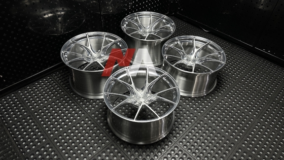 Cerchi BMW Forgiati Argento Lucido con Superficie Spazzolata Per F87 F80 F82 F90 M2 M3 M4 M5